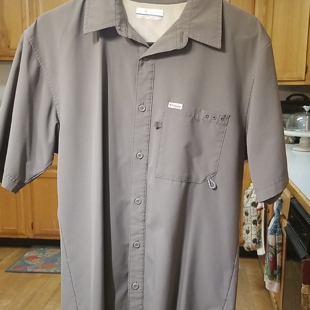 Columbia Men's Gray Short Sleeve Shirt